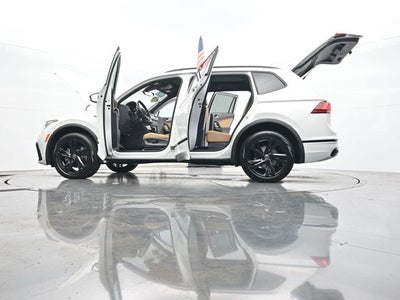2023 Volkswagen Tiguan 2.0T SE R-Line Black