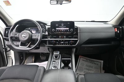 2022 Nissan Pathfinder SV