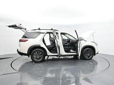 2022 Nissan Pathfinder SV