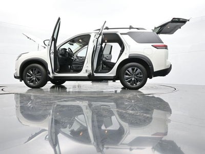 2022 Nissan Pathfinder SV