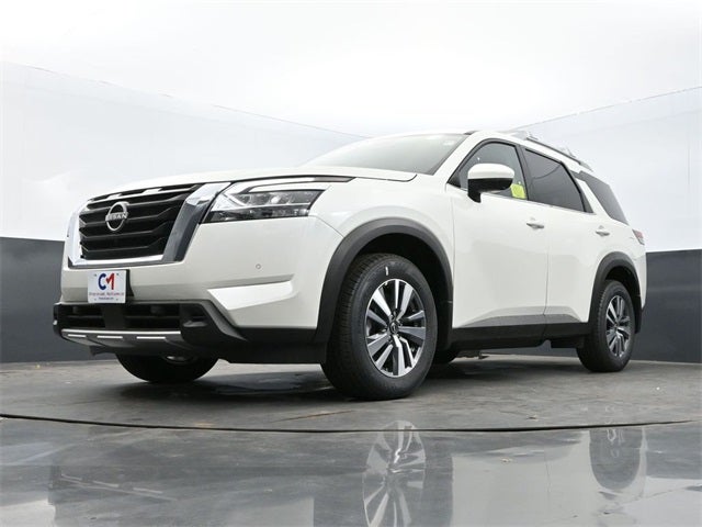 2024 Nissan Pathfinder SL